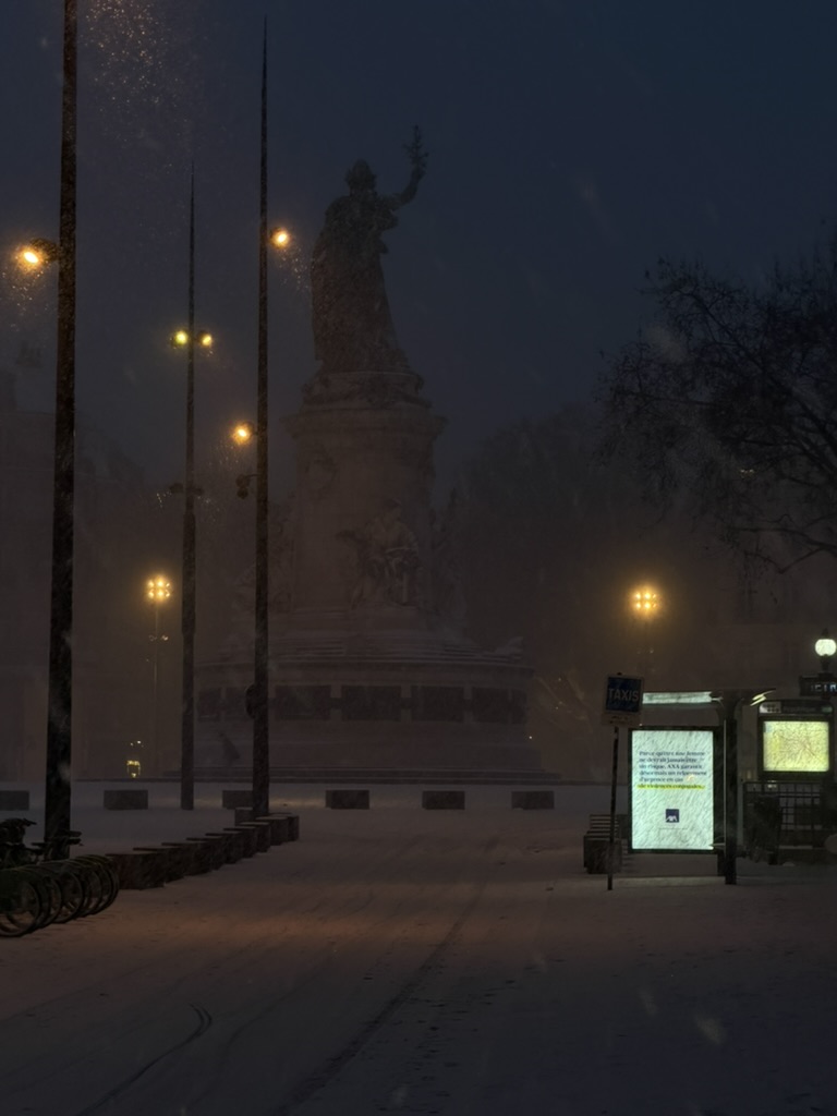 Paris Republique Snow